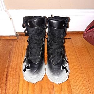 Football cleats Under Armour size 1y